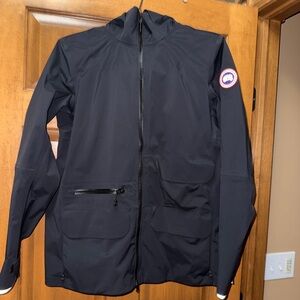 Women’s Canada Goose Pacifica rain jacket - Medium - fits like a large.